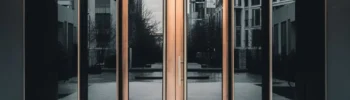 Porte d'Ingresso Moderne: Design, Isolamento e Tecnologia